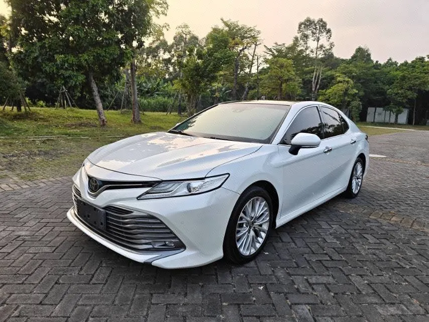 Открыть галерею: Toyota 2021 Camry 2.5G Deluxe Edition Automatic Gear