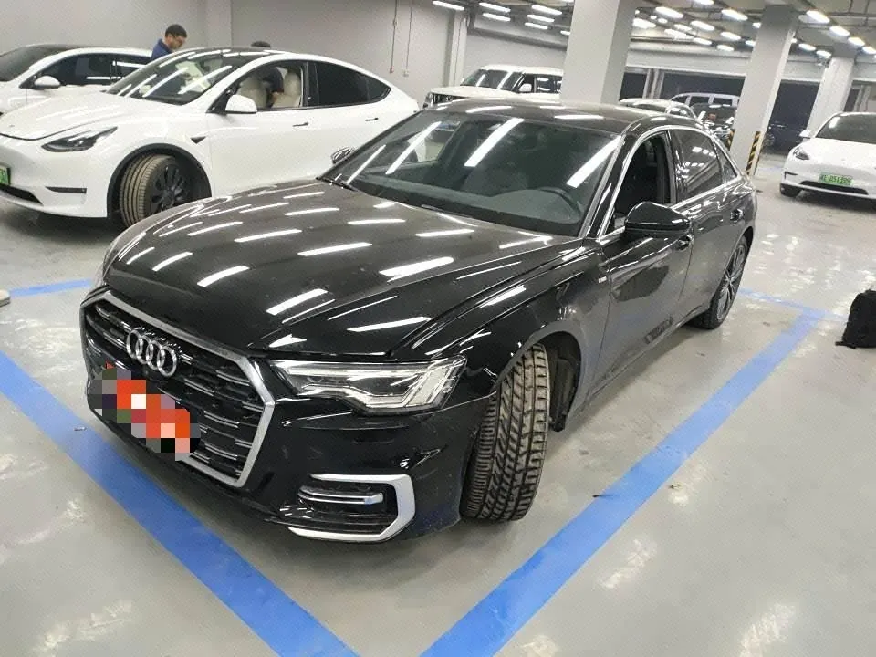 Открыть галерею: Audi 2022 A6L 2.0TFSI 40TFSI Deluxe Dynamic Automatic