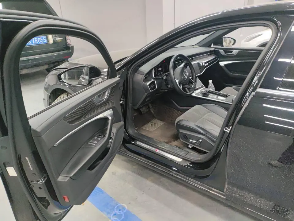 Audi 2022 A6L 2.0TFSI 40TFSI Deluxe Dynamic Automatic 2