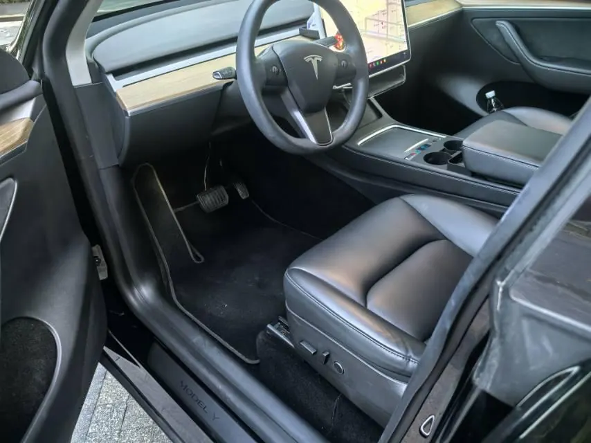 Tesla 2021 Model Y Standard Endurance Rear Drive Automatic Gear 4