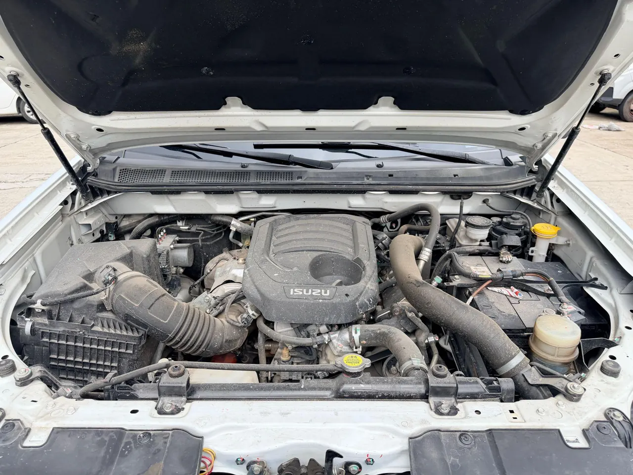 Isuzu 2020 mu-X 1.9T 4-wheel drive 5-seat automatic gear 13