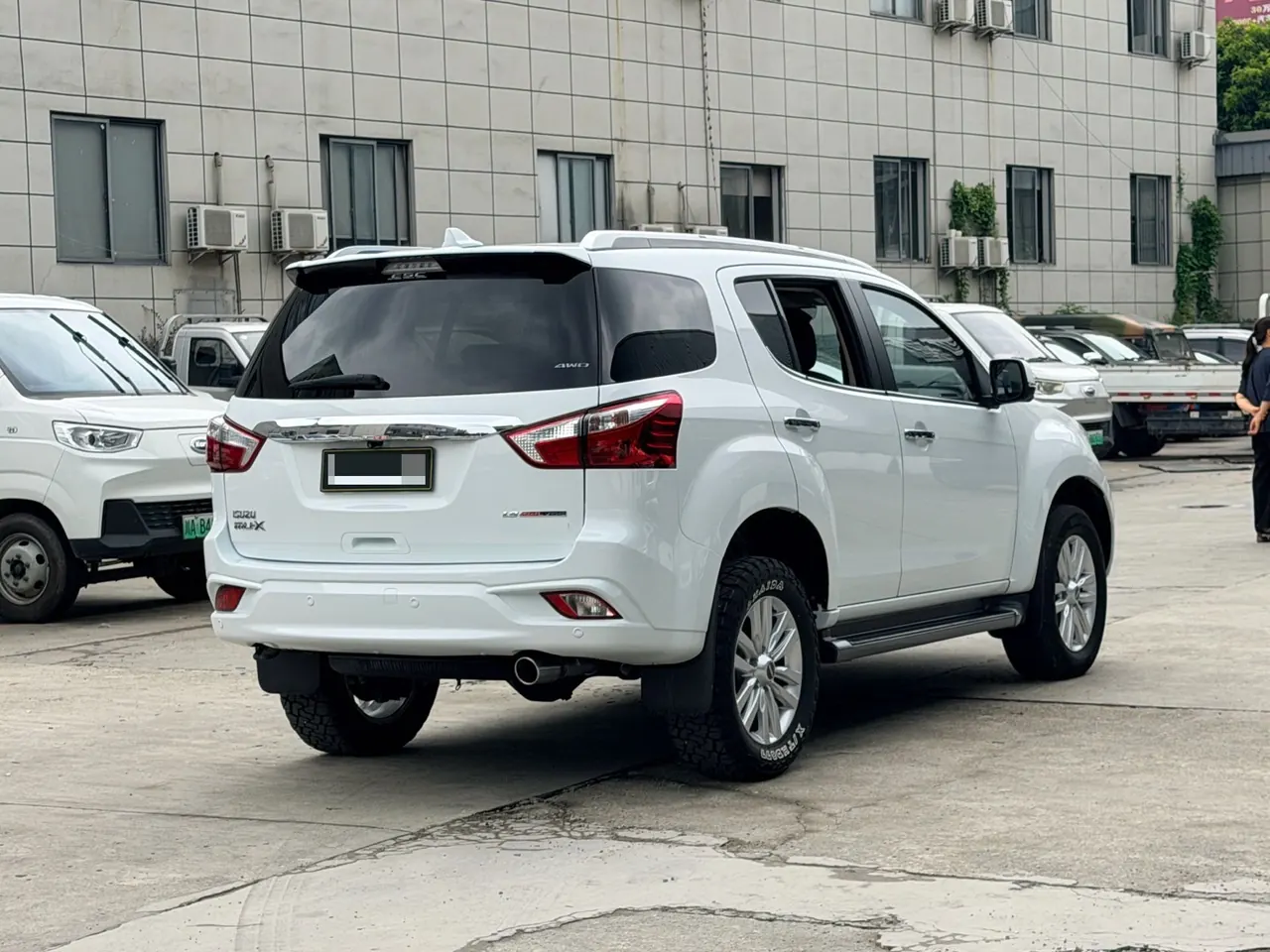 Isuzu 2020 mu-X 1.9T 4-wheel drive 5-seat automatic gear 4