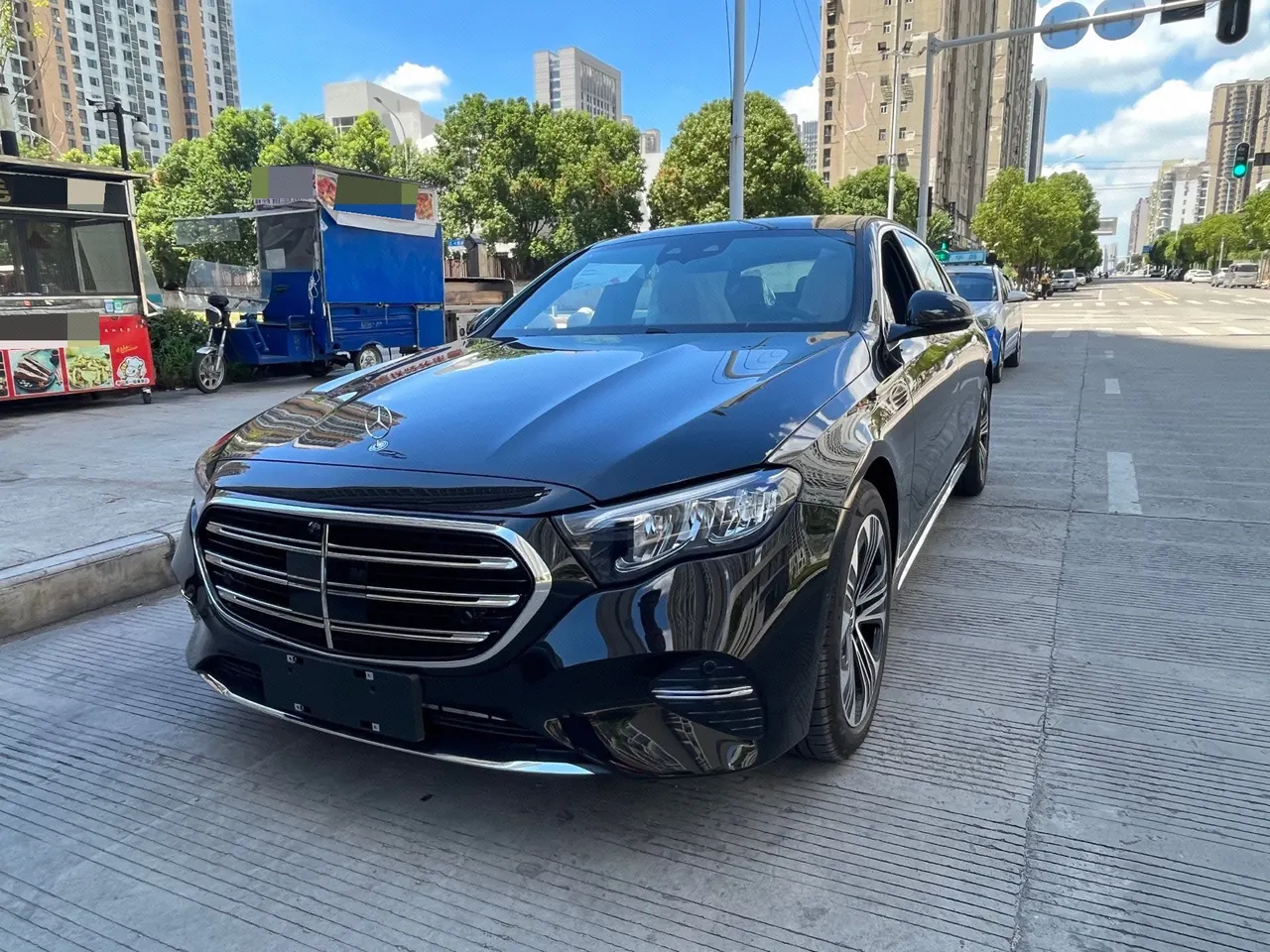Открыть галерею: Mercedes Benz E Class 2026 E 300 L 48V 2.0T Luxury (Modified) Automatic Gear