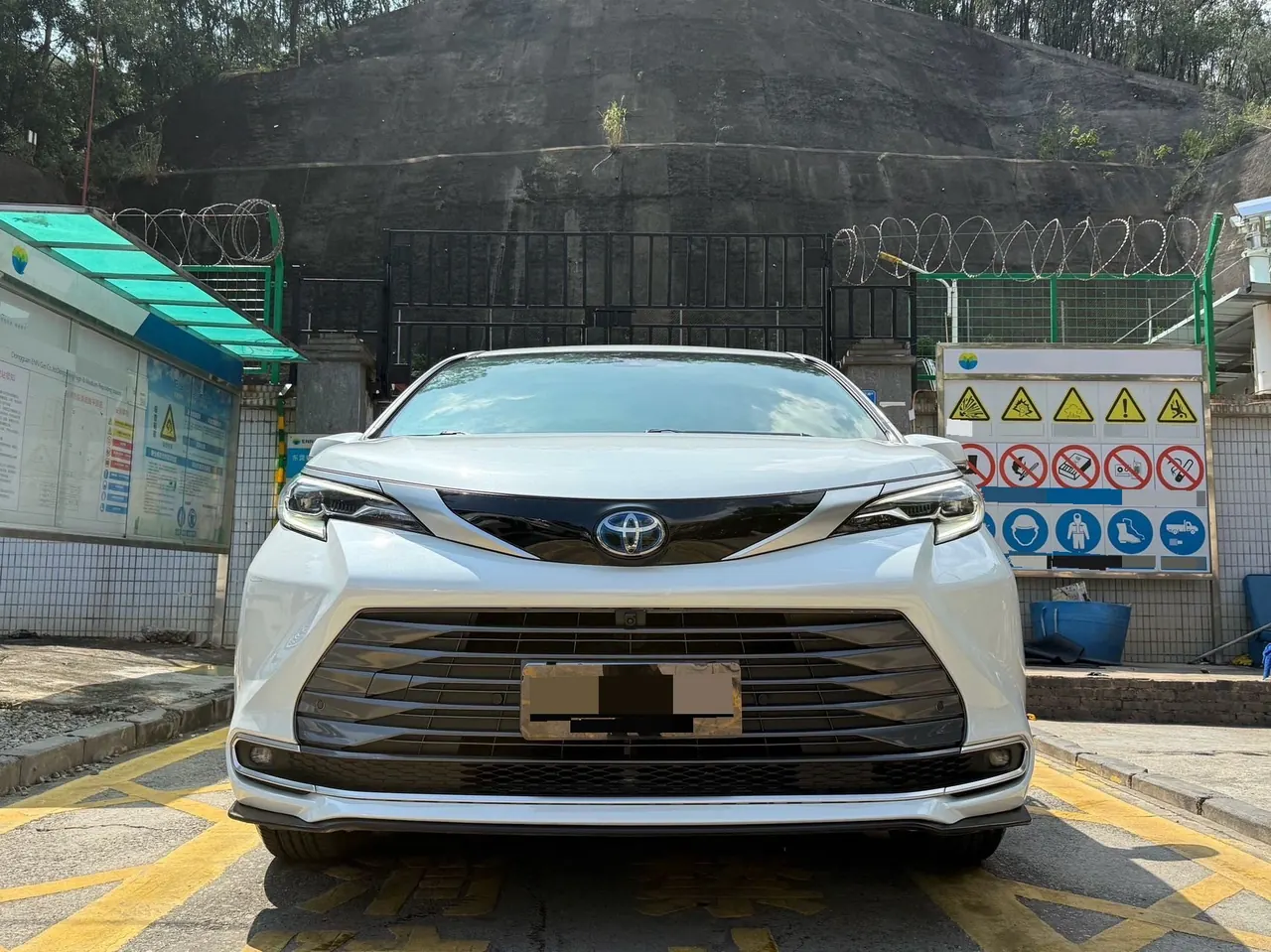 Toyota 2021 Sai 2.5 Stepless Premium Edition Automatic Gear 2