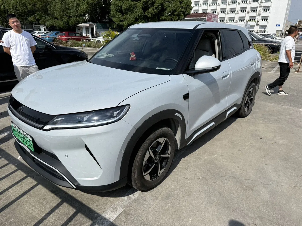 BYD 2024 Yuan UP 401KM Leading Automatic Gear - View 1