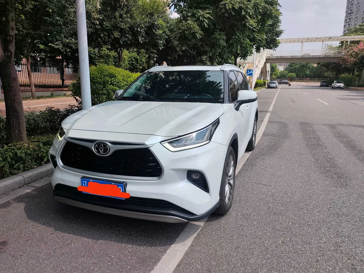 Toyota 2024 Highlander Dual Engine 2.5 Stepless Intelligent Electric Hybrid Four-wheel Drive Premium Edition 7-seat Automatic Transmission 2