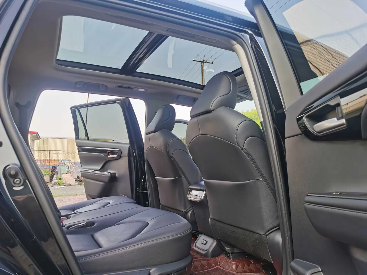 Toyota 2022 Highlander 2.0T 380T 4-wheel drive premium version 7-seat automatic gear 12