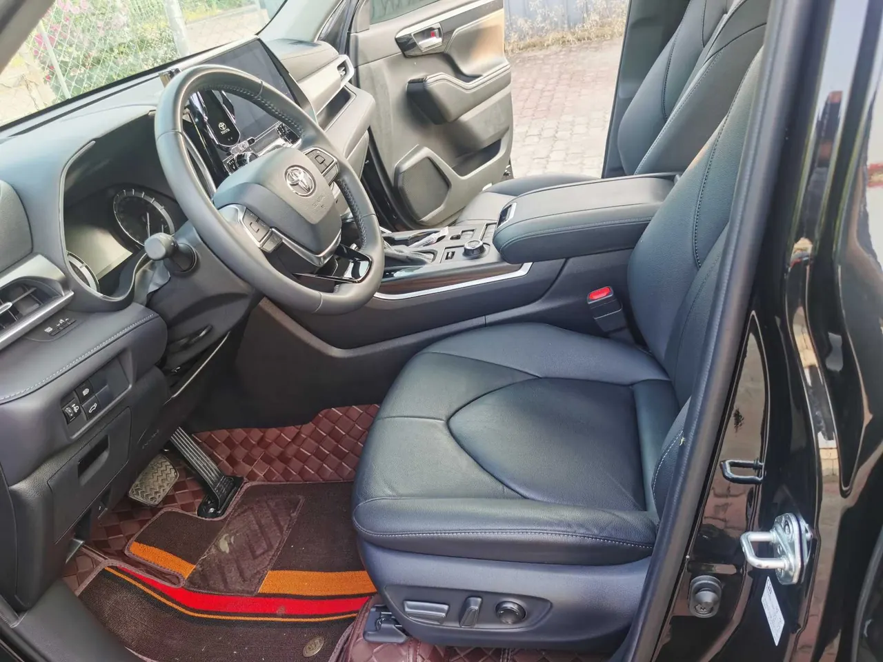 Toyota 2022 Highlander 2.0T 380T 4-wheel drive premium version 7-seat automatic gear 14