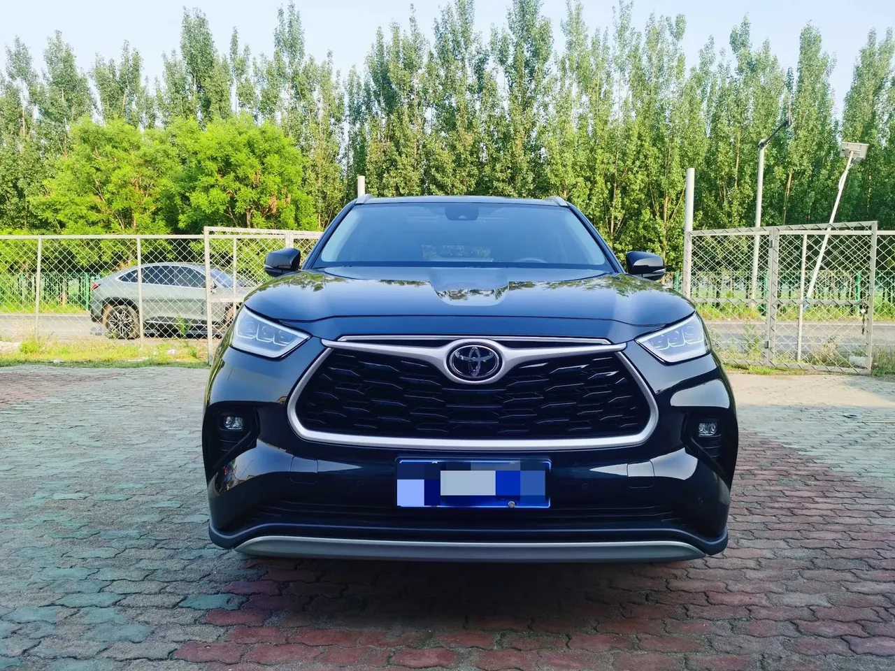 Toyota 2022 Highlander 2.0T 380T 4-wheel drive premium version 7-seat automatic gear 3