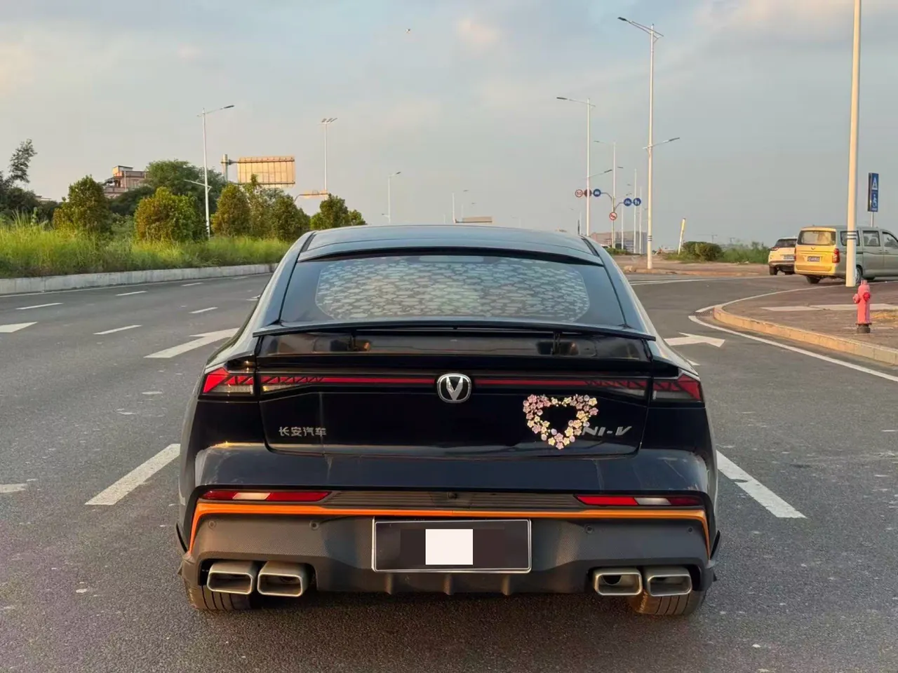 ChangAn 2024 UNI-V 1.5T Distinguished Sports Automatic 8