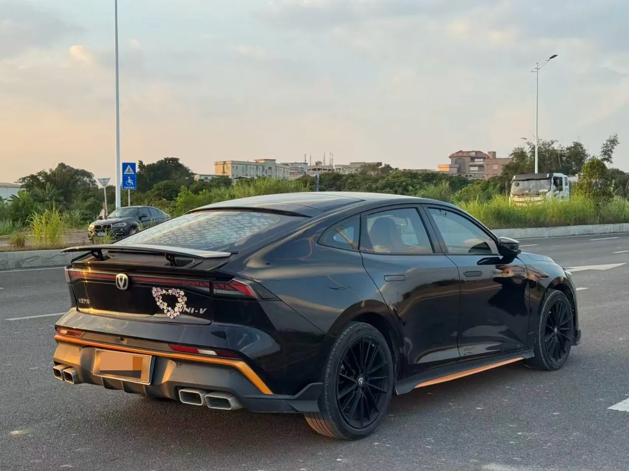 ChangAn 2024 UNI-V 1.5T Distinguished Sports Automatic 9