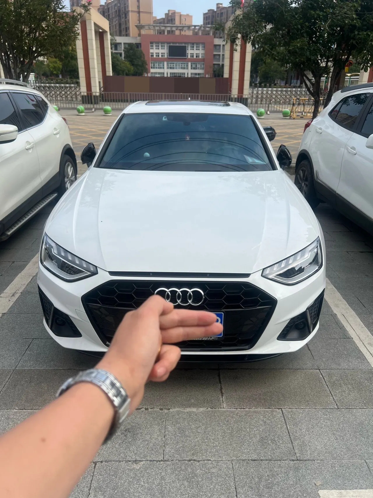 Audi 2024 A4L 2.0TFSI 40TFSI Deluxe Dynamic Automatic 2