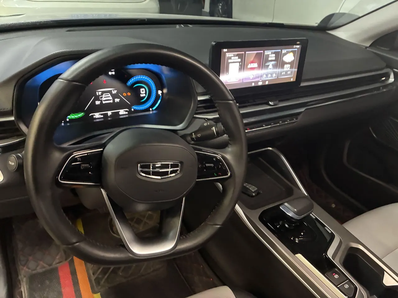 Geely 2024 Emgrand -3-compartment 1.8 Alcohol Edition Automatic Gear 3