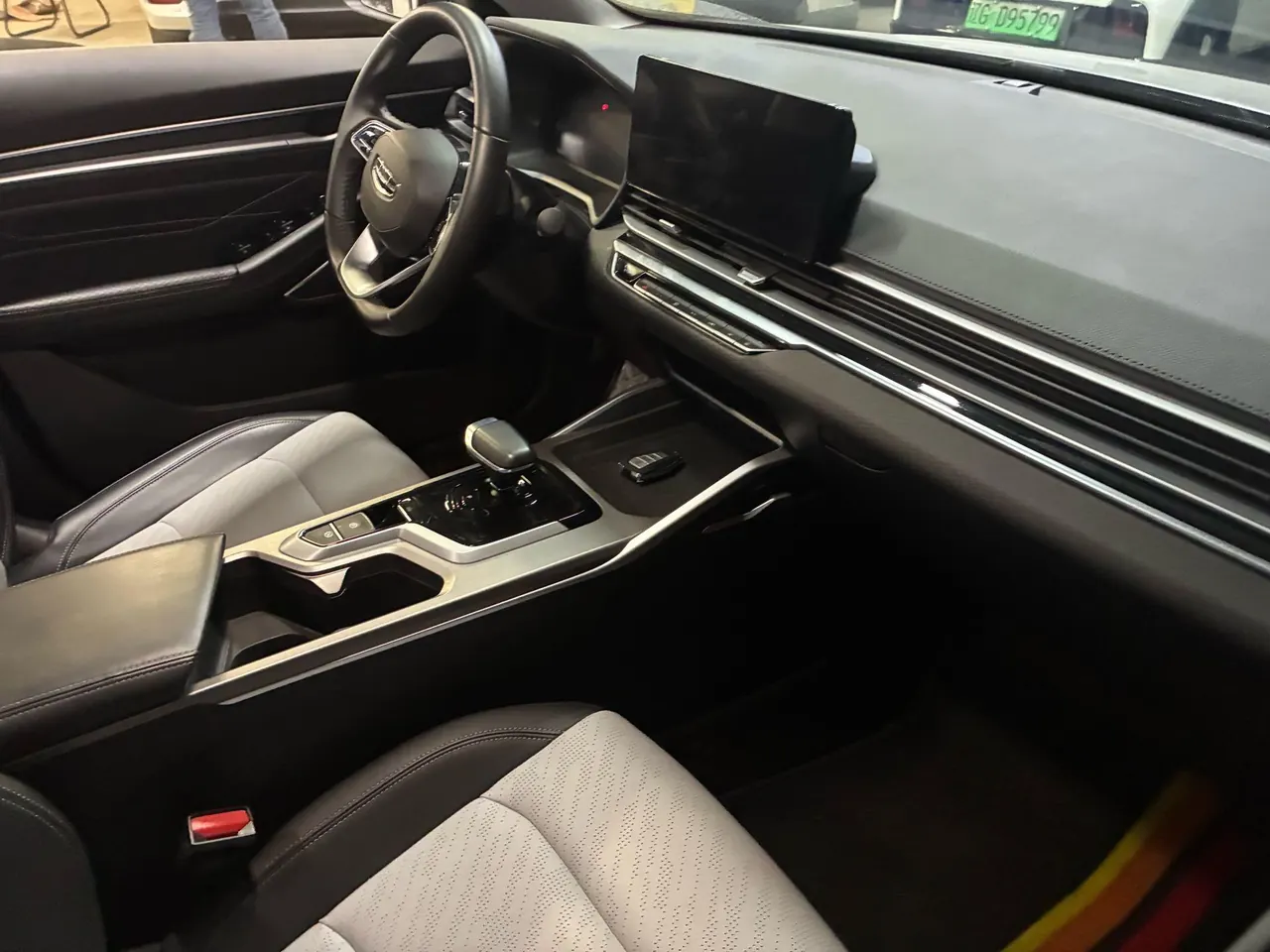 Geely 2024 Emgrand -3-compartment 1.8 Alcohol Edition Automatic Gear 5