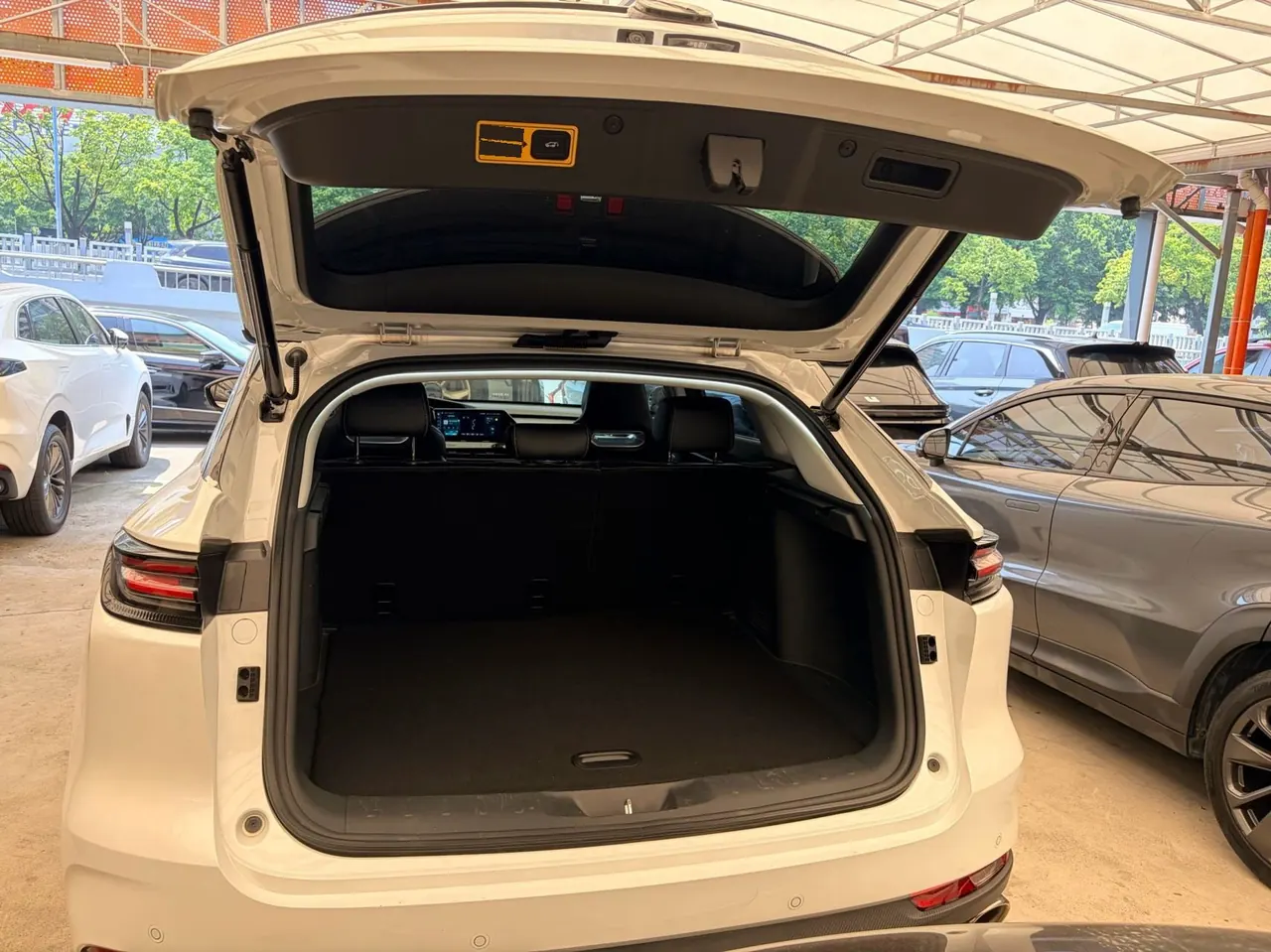 ChangAn 2024 UNI-K 2.0T Two-Drive Pleasant Collar Automatic Gear 4