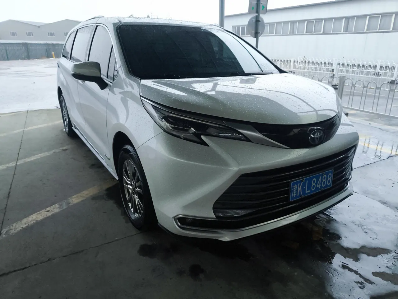 Toyota 2021 Sana 2.5 Stepless Deluxe Edition Automatic Gear 2