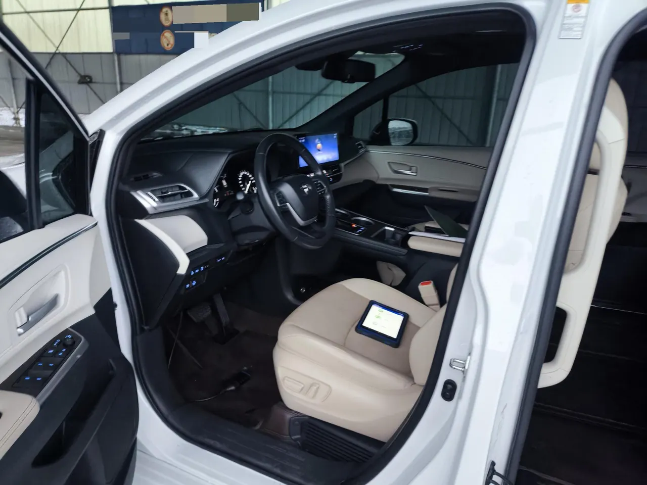 Toyota 2021 Sana 2.5 Stepless Deluxe Edition Automatic Gear 4