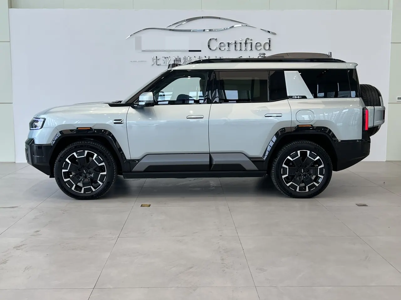 FangChengBao 2025 Leopard 8 2.0T Stepless Zhiyong Flagship UAV Edition 7-seat Automatic Gear 3