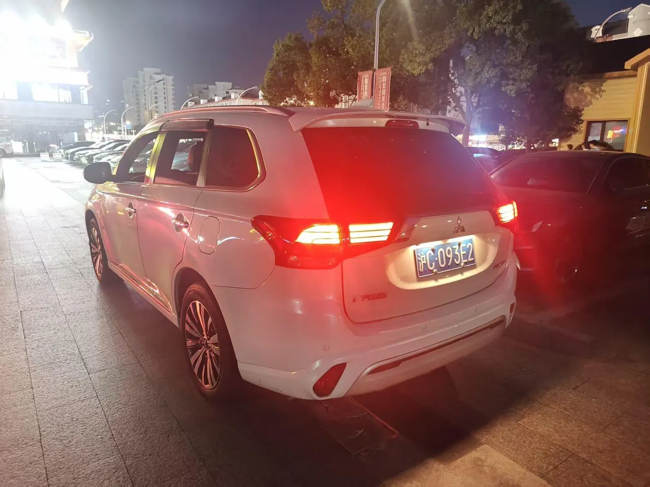 Mitsubishi 2021 Outlander 2.4 stepless four-wheel drive to enjoy the version of 7-seat automatic gear 2