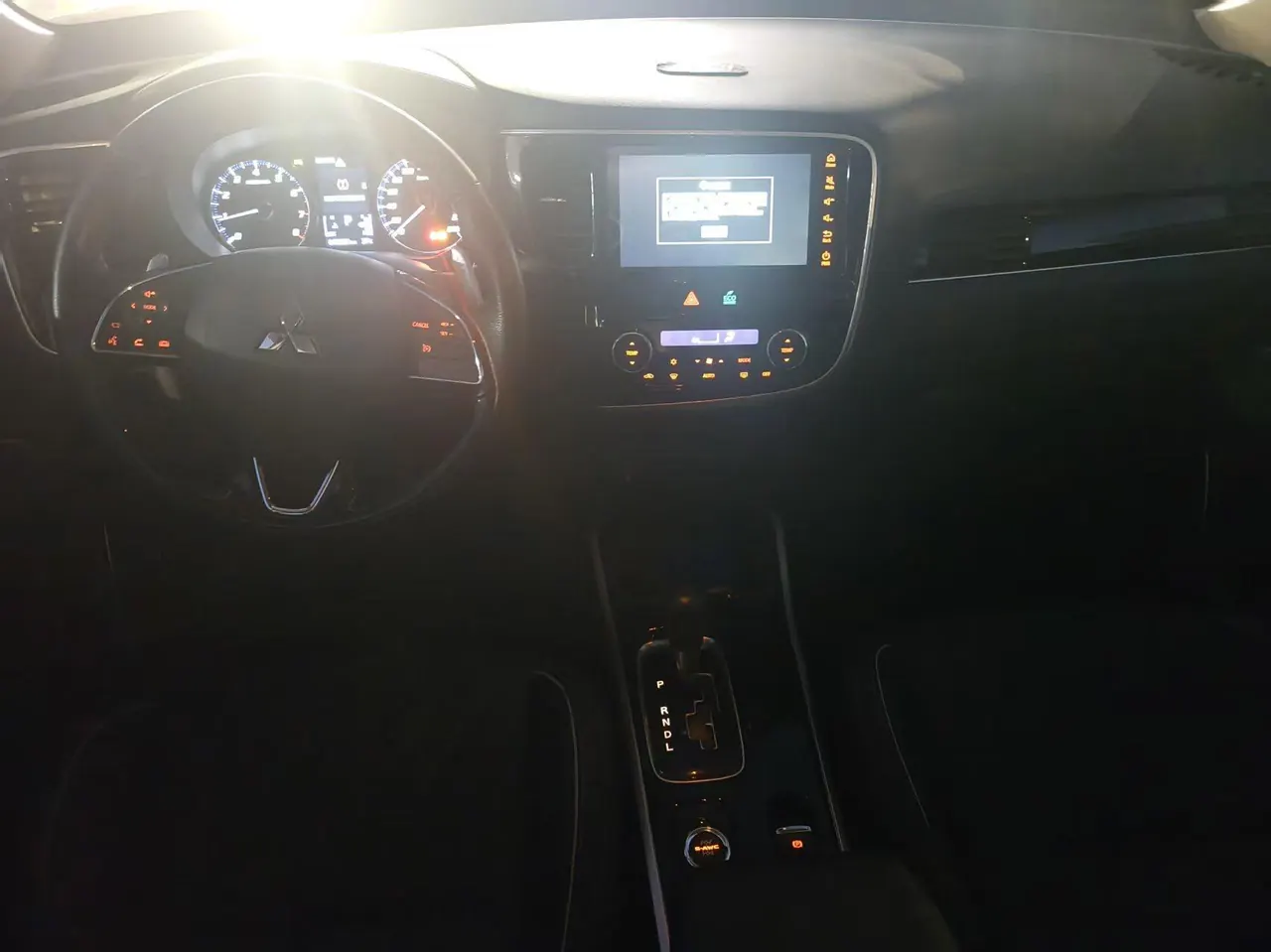 Mitsubishi 2021 Outlander 2.4 stepless four-wheel drive to enjoy the version of 7-seat automatic gear 5