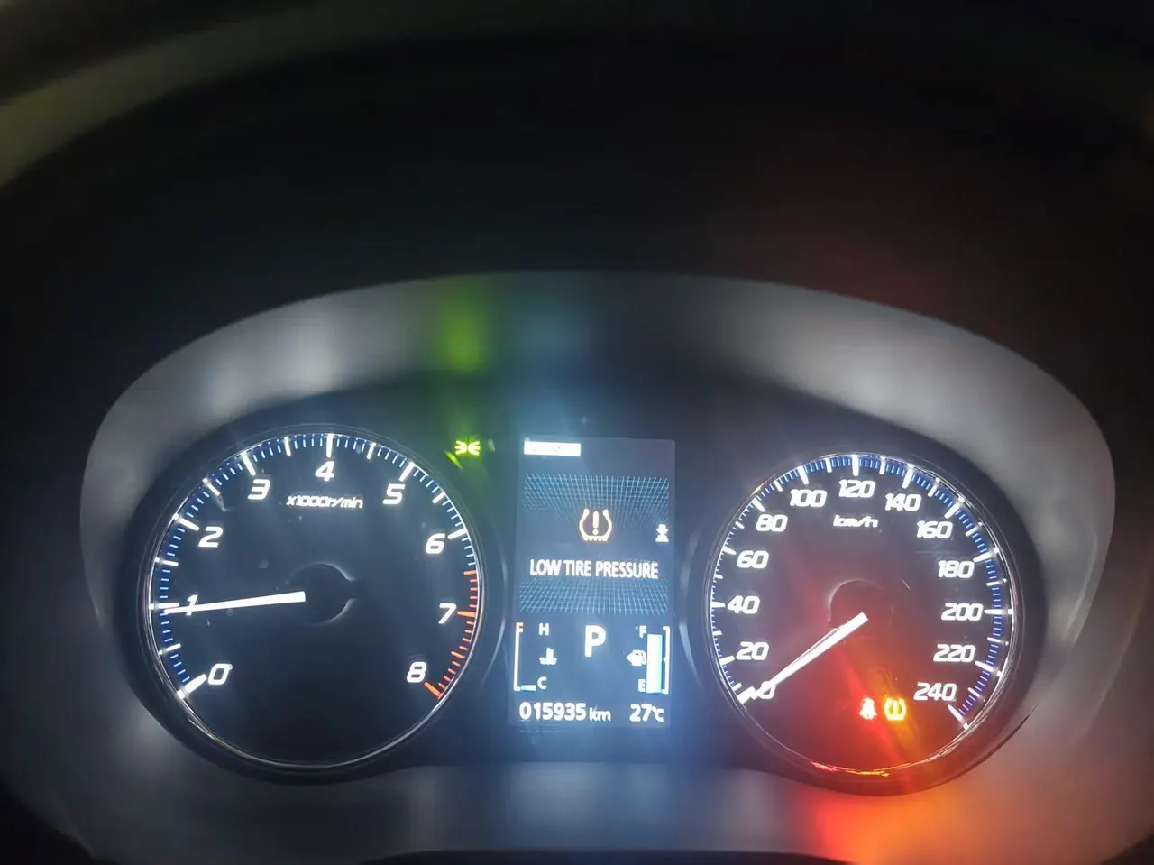 Mitsubishi 2021 Outlander 2.4 stepless four-wheel drive to enjoy the version of 7-seat automatic gear 6