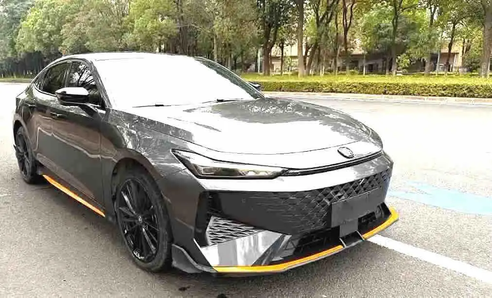 ChangAn 2024 UNI-V 1.5T Distinguished Sports Automatic 3