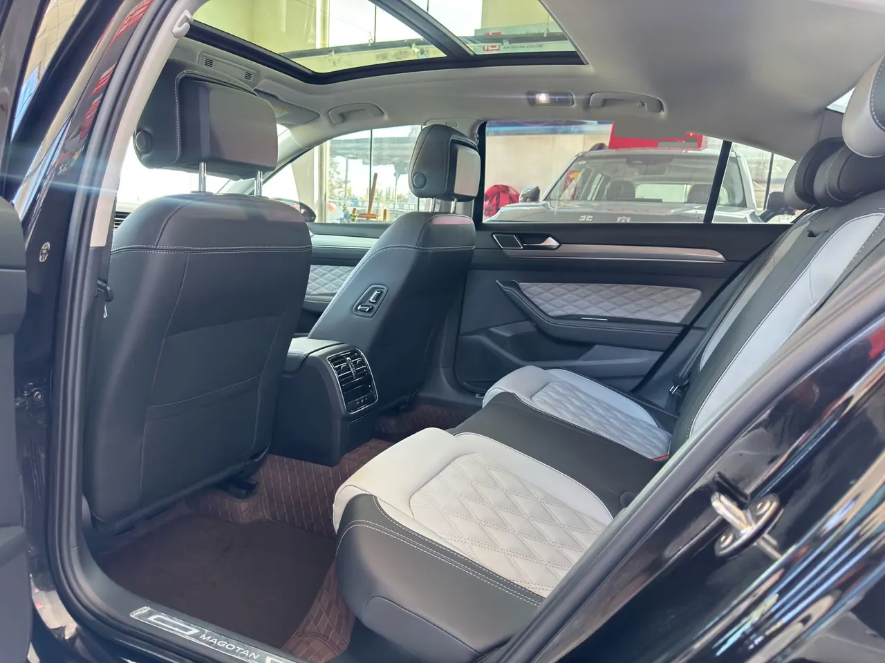 Volkswagen 2023 Magotan 2.0TSI 330TSI 2 million Commemorative Edition Leading Automatic Gear 5