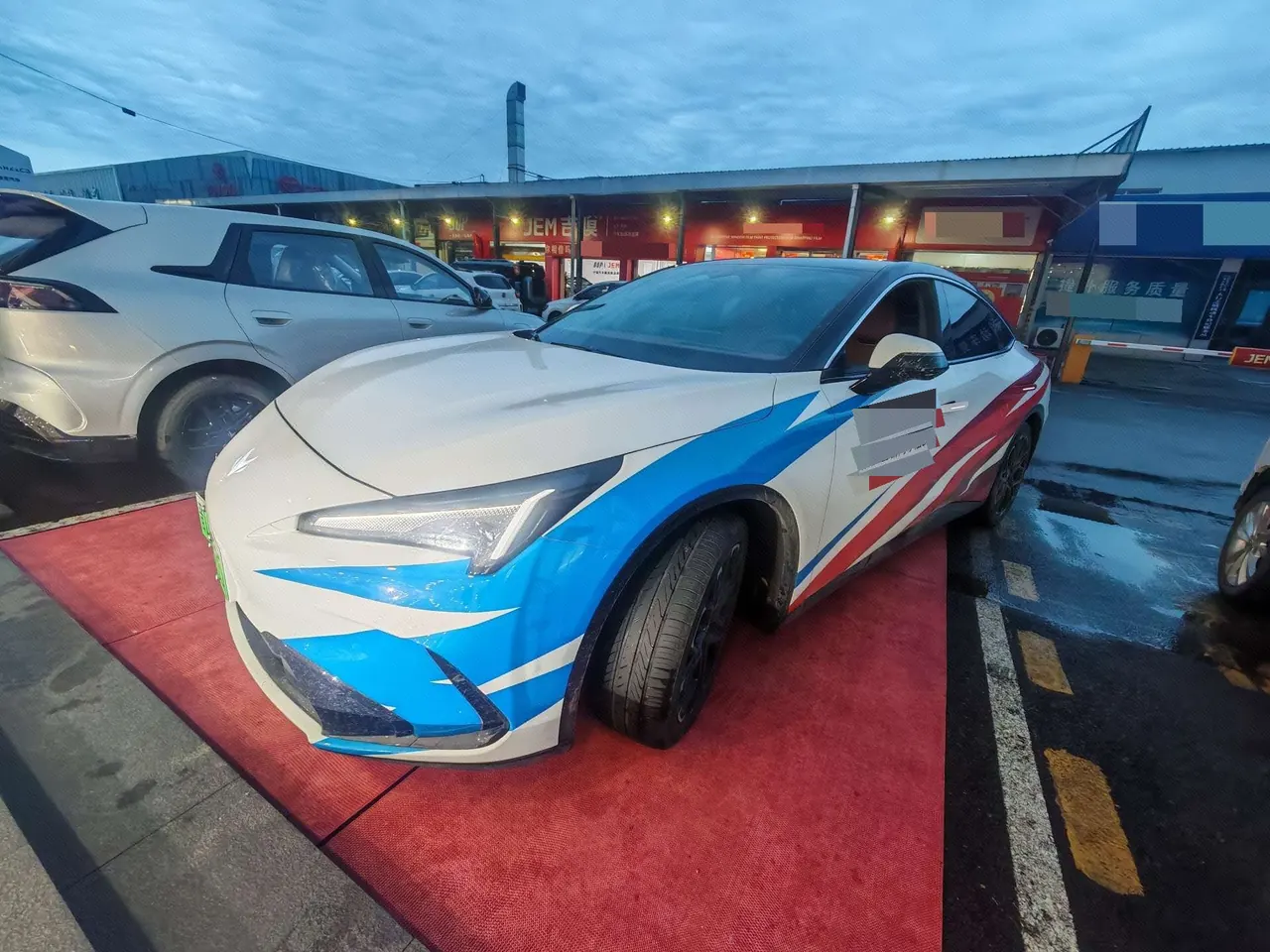Open image lightbox: ARCFOX 2026 α S 5 650 yuan Four-wheel Drive Edition 390kW Automatic Gear