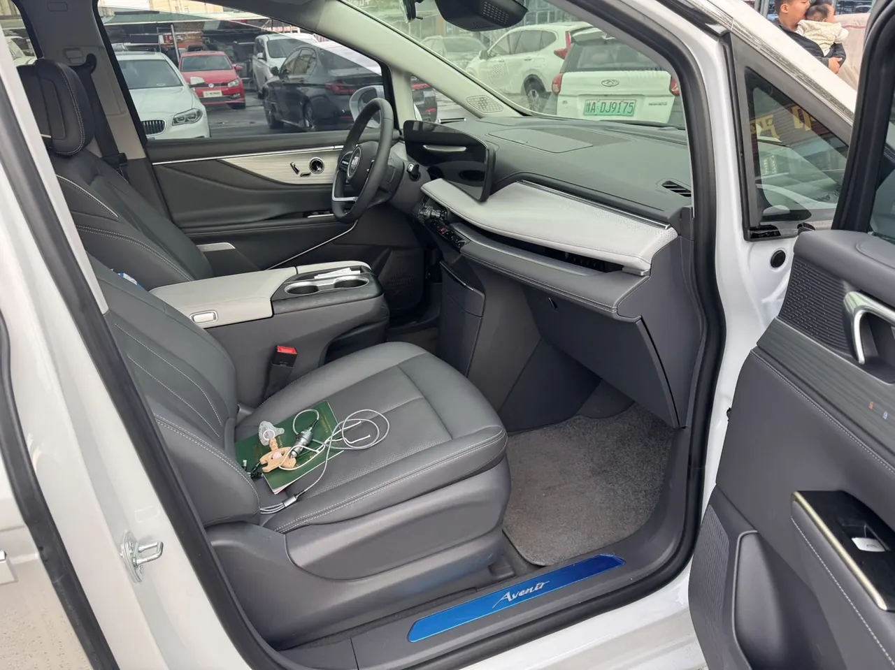 Buick 2026 GL8 ES Lu Zun 48V 2.0T Smart Edition Automatic Gear 4