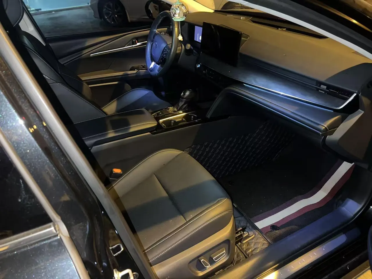 Toyota 2024 Camry 2.0G Stepless Premium Edition Automatic Gear 2