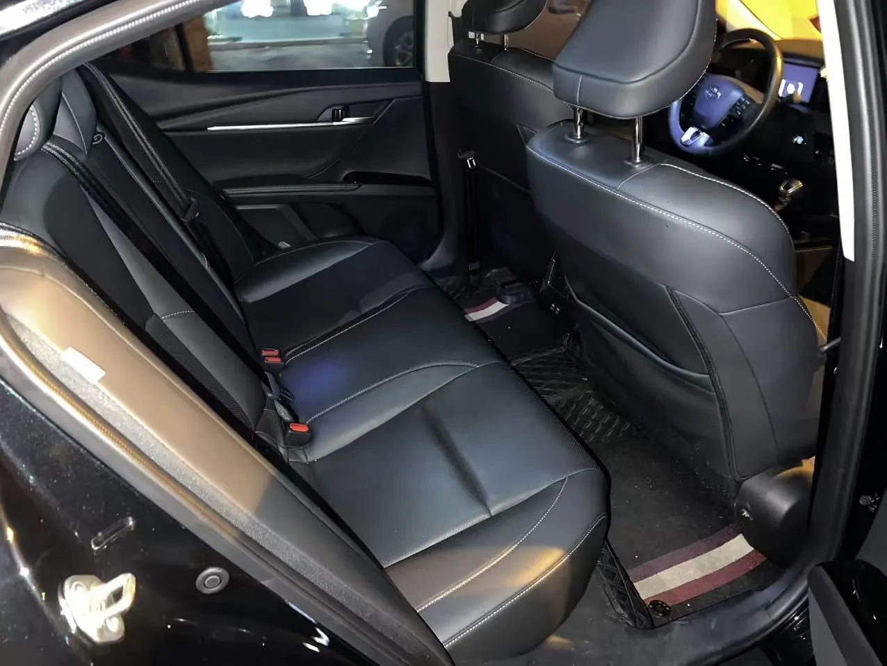 Toyota 2024 Camry 2.0G Stepless Premium Edition Automatic Gear 3