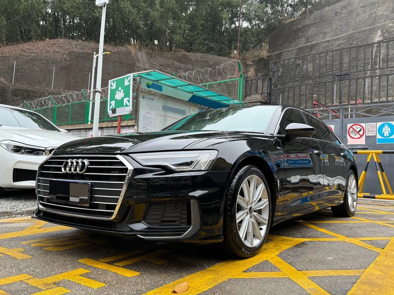Open image lightbox: Audi 2021 A6L 2.0TFSI 45TFSI Selected Dynamic Automatic