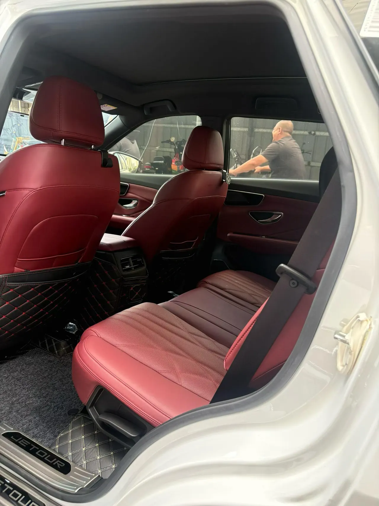 Jetour 2025 X70 PLUS 1.5T Deluxe Surging Edition 7-seat Automatic Gear 8
