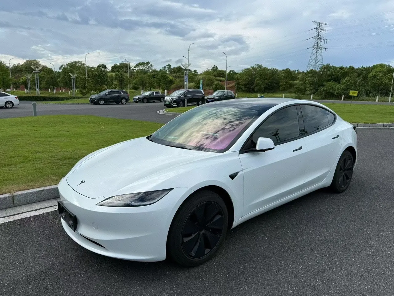 打开图片灯箱:Tesla 2026 Model 3 rear-wheel drive version of automatic transmission
