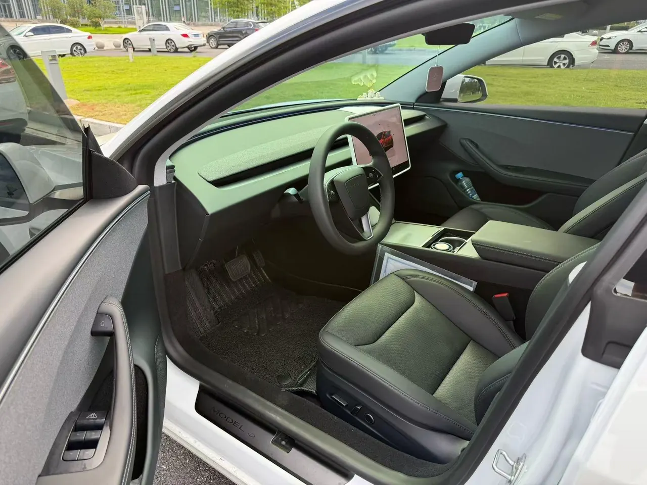 Tesla 2026 Model 3 rear-wheel drive version of automatic transmission 4