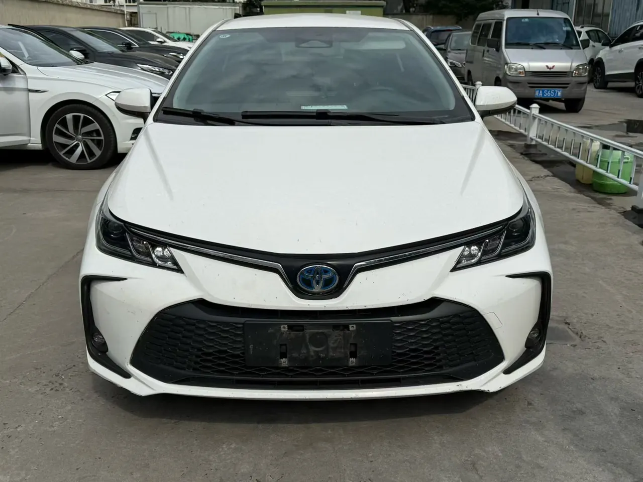 Toyota 2023 Corolla Double Engine 1.8 Stepless Intelligent Electric Hybrid Elite Automatic Gear 2