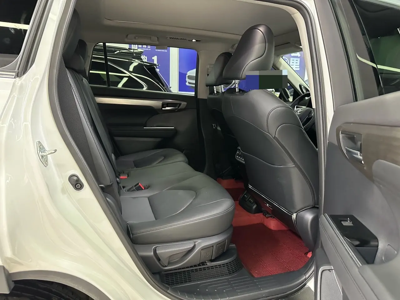 Toyota 2022 Highlander Dual Engine 2.5 Stepless Four-wheel Drive Extreme Edition 7-seat Automatic Gear 11