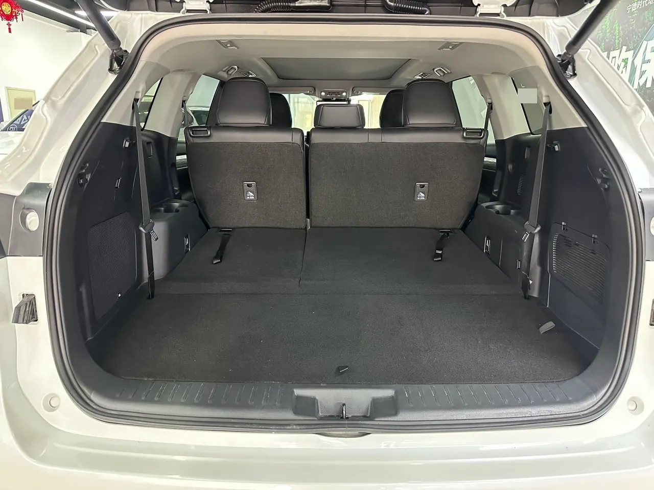 Toyota 2022 Highlander Dual Engine 2.5 Stepless Four-wheel Drive Extreme Edition 7-seat Automatic Gear 12