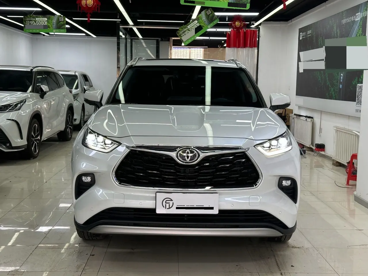 Toyota 2022 Highlander Dual Engine 2.5 Stepless Four-wheel Drive Extreme Edition 7-seat Automatic Gear 2