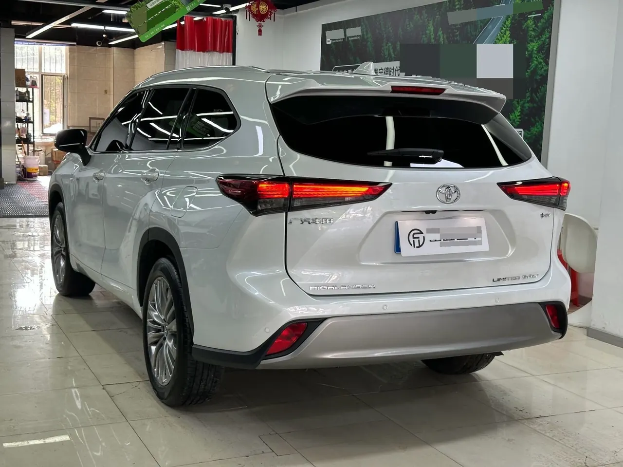 Toyota 2022 Highlander Dual Engine 2.5 Stepless Four-wheel Drive Extreme Edition 7-seat Automatic Gear 4