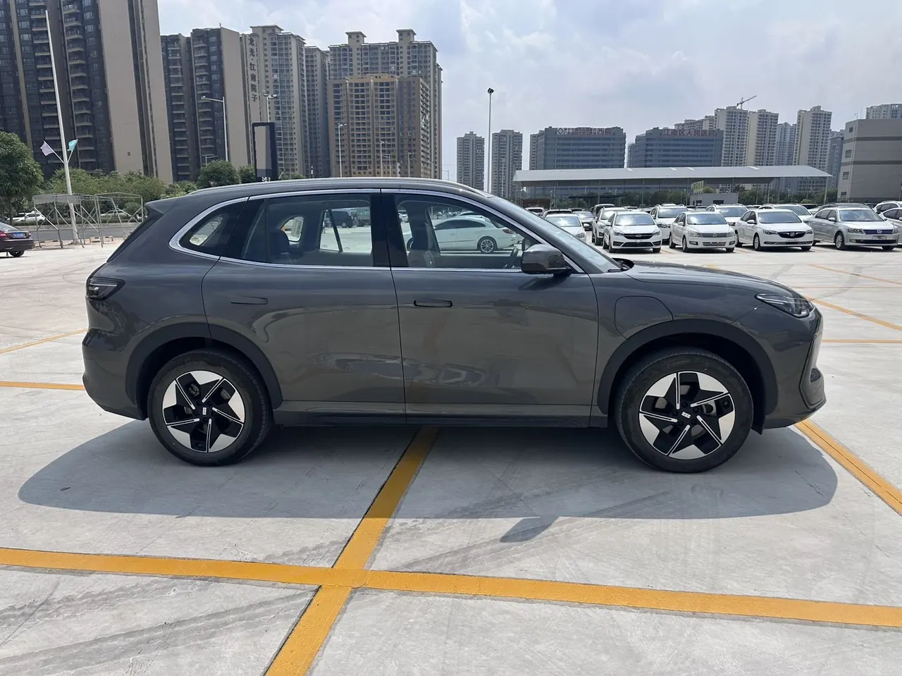Geely Galaxy 2026 E 5 610km Discovery Edition Automatic Gear 4