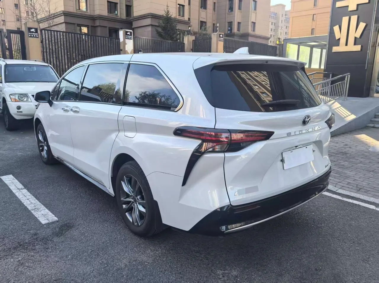 Toyota 2026 Sana 2.5 Stepless Four-wheel Drive Premium Edition Automatic Transmission 4
