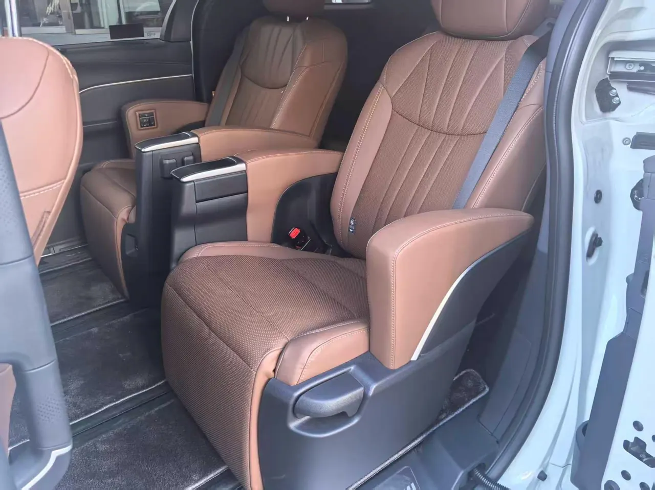 Toyota 2026 Sana 2.5 Stepless Four-wheel Drive Premium Edition Automatic Transmission 8