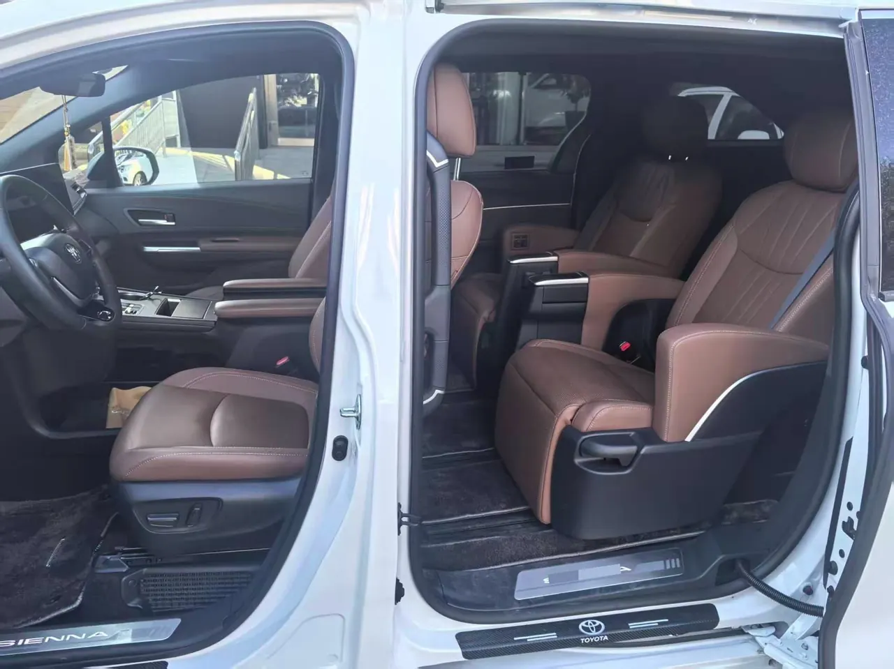 Toyota 2026 Sana 2.5 Stepless Four-wheel Drive Premium Edition Automatic Transmission 9