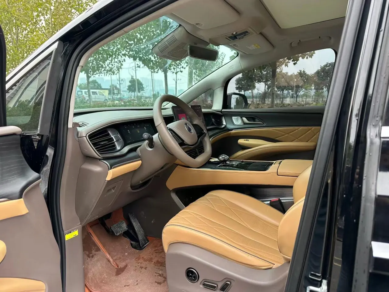 Denza 2022 Denza D9 DM-i 1.5T Stepless 970 Four-wheel Drive Honorable Automatic Gear 2