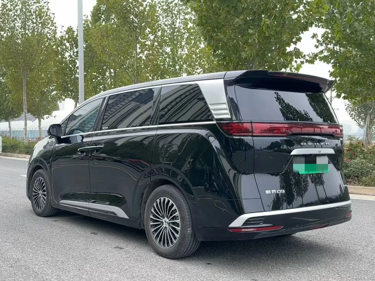 Denza 2022 Denza D9 DM-i 1.5T Stepless 970 Four-wheel Drive Honorable Automatic Gear 4