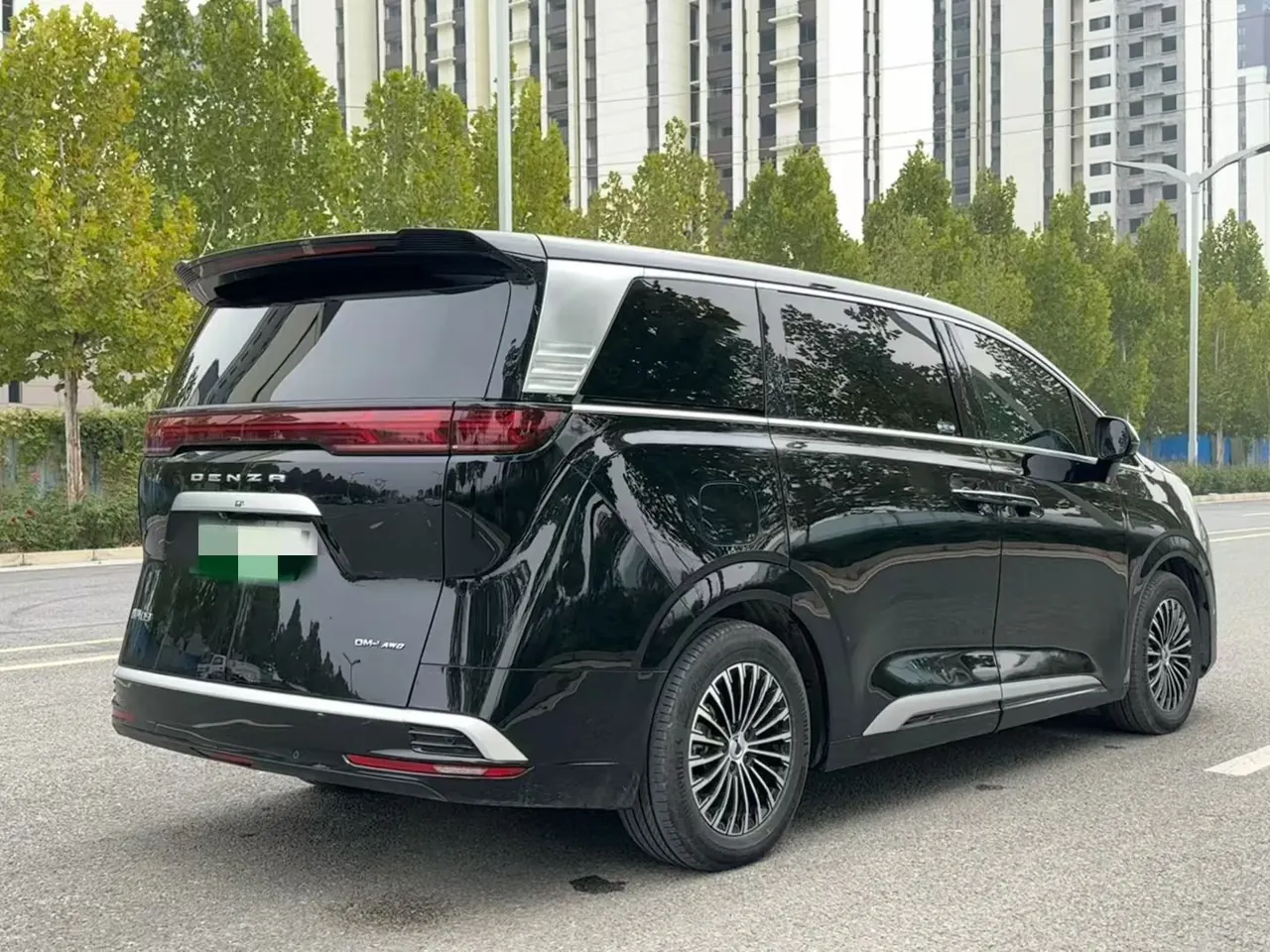 Denza 2022 Denza D9 DM-i 1.5T Stepless 970 Four-wheel Drive Honorable Automatic Gear 5