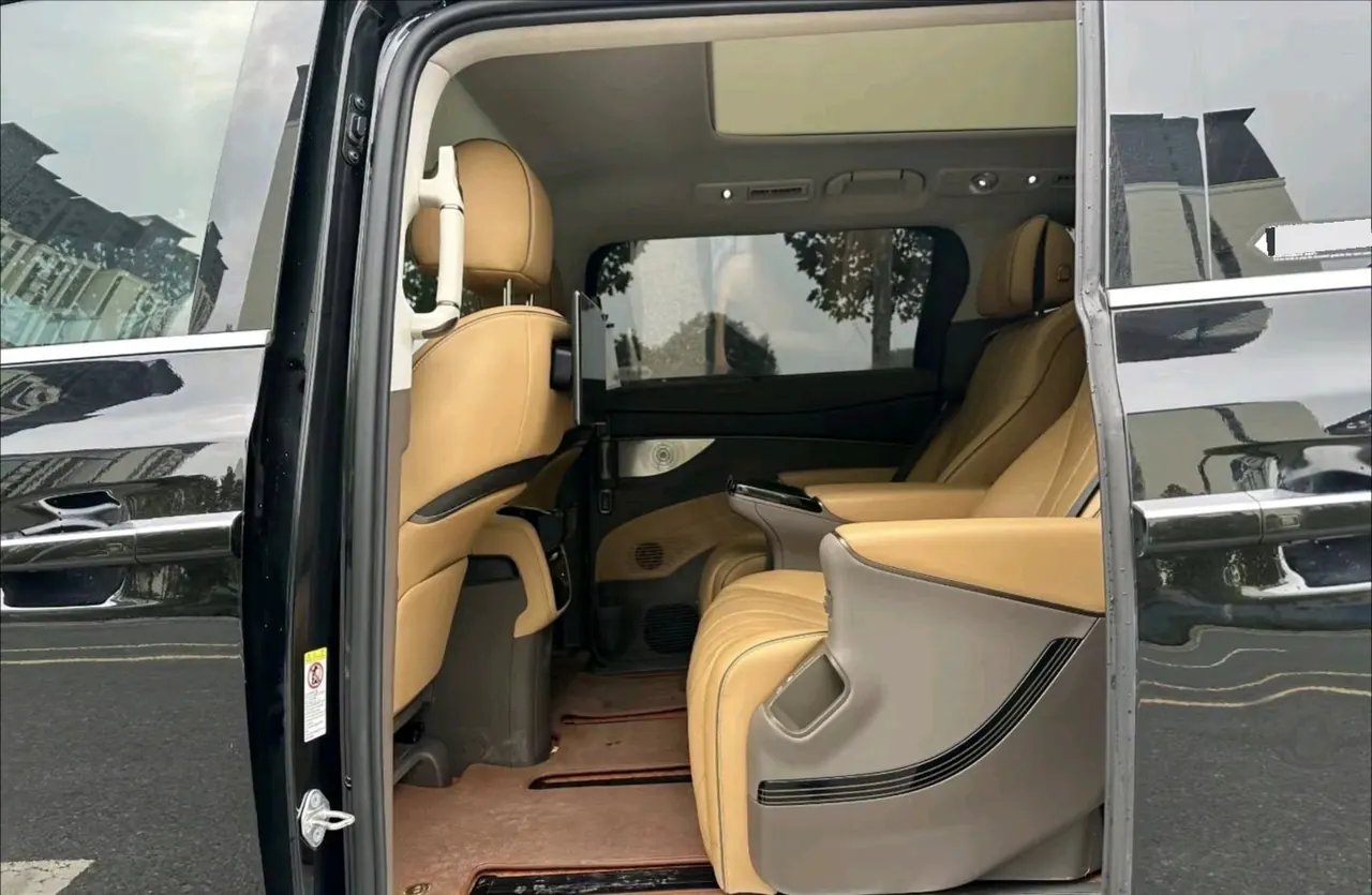 Denza 2022 Denza D9 DM-i 1.5T Stepless 970 Four-wheel Drive Honorable Automatic Gear 6