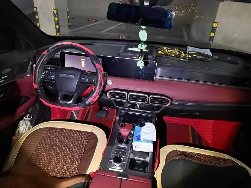 Jetour 2025 X70 PLUS 1.5T Champion Edition MAX7 Automatic Gear 4