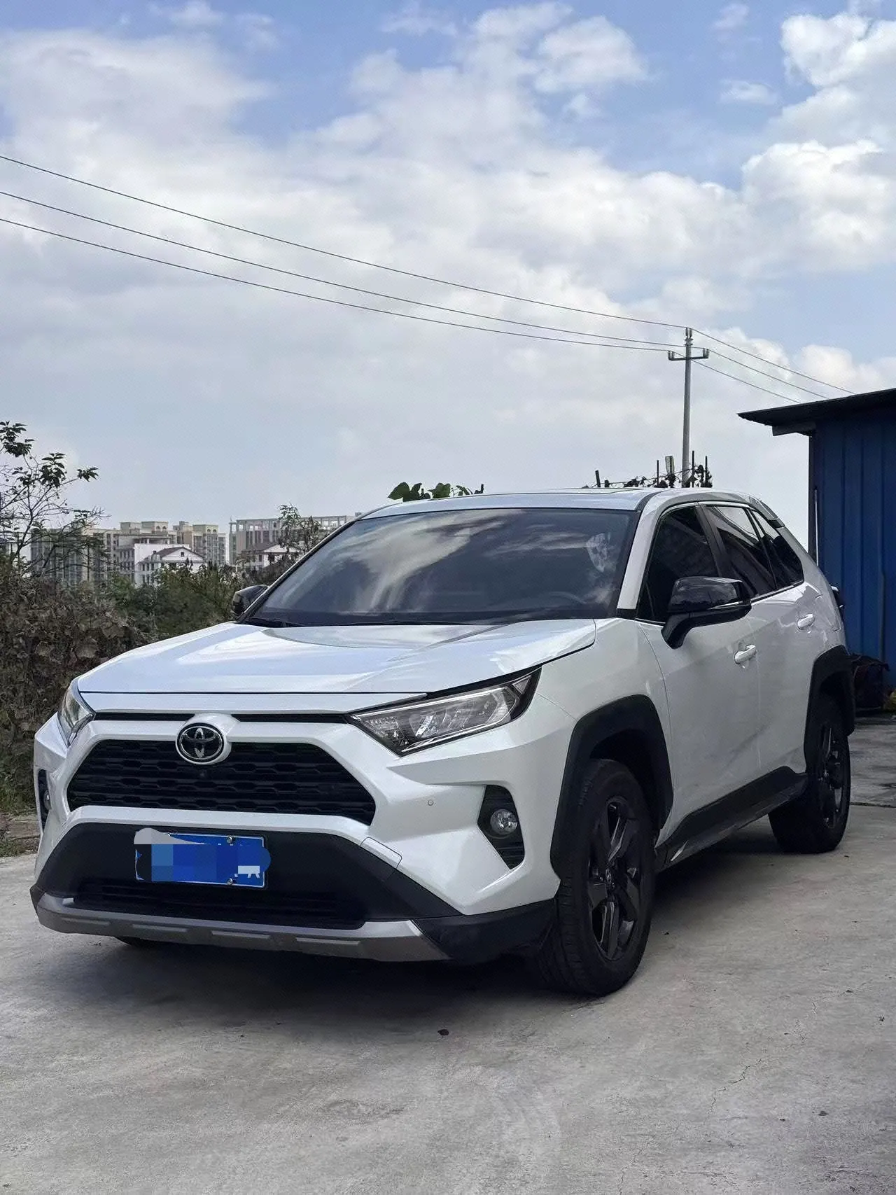Открыть галерею: Toyota 2022 RAV4 Rongfeng 2.0 Stepless Four-wheel Drive Fashion Plus Edition Automatic Gear